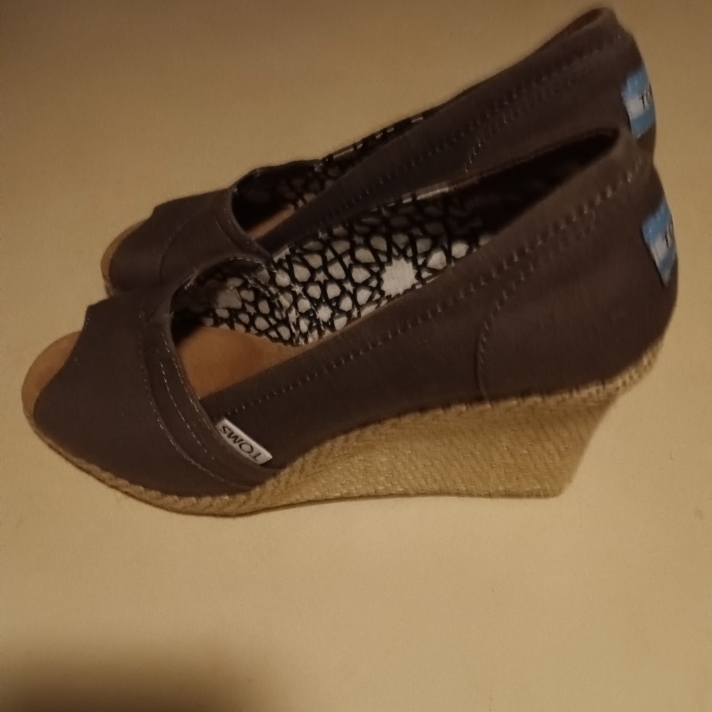 TOMS Women's Tan and Brown Wedge Shoes